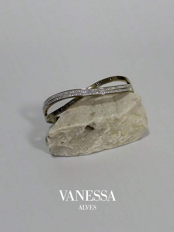 Bracelete Algarismos Feminino Dourado Pulseira Com Fecho Abre e Fecha de Aço Inoxidável Elegante, Luxo Com  Pedra Zircônia minimalista, de Uso Diário, Design Versátil Prata, Presente Para Mulheres no Dia Dos Namorados  e Dia das Mães