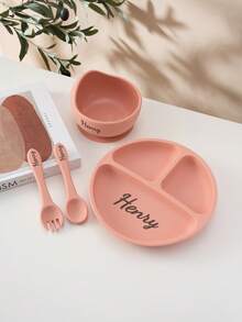 4件套个性化定制姓名硅胶婴儿餐具套装，吸盘碗、训练勺、叉子，彩色餐盘，定制撞色婴儿餐具，返校季冬季礼物创意，男女宝宝情人节礼物，多功能，装饰性，字母，时尚，现代，色彩缤纷，可爱，休闲，定制，个性化，独特，个性化定制，送给他的理想礼物，送给她的理想礼物，圣诞节礼物用品，旅行收纳包 - 彩色 - 查看 7