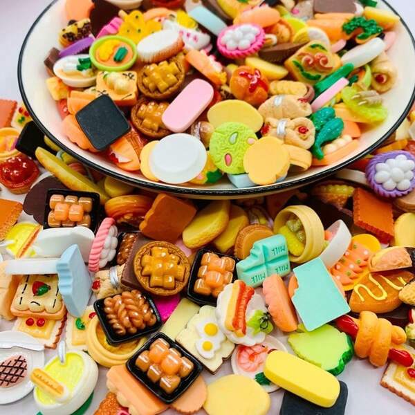 15 piezas Bolsa ciega Juguete de comida en miniatura Gran mezcla DIY Crema Pegamento Material de joyería Accesorio de resina Juguete Mezclar y combinar Estilo de comida de resina Muñeca de cocina Juego de roles Comida mini Muñeca, Adecuado para adultos y adolescentes Accesorios DIY - Estilo aleatorio