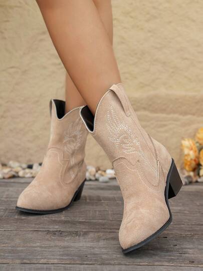 Botas de tobillo de tacón alto estilo occidental para mujer, bordado estilo occidental, botas cortas de felpa para vacaciones, botas de tobillo, nuevas botas bordadas de punta puntiaguda y tacón grueso para otoño/invierno para mujer, botas vaqueras
