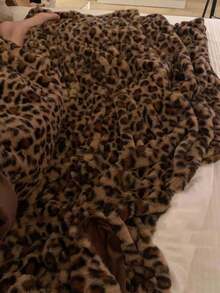 1pc Leopard Print Faux Fur Double Layer Warm Blanket, Soft And Smooth Faux Animal Fur Texture, Reversible Plush Throw Blanket For Home, Living Room, Bedroom, Sofa, All Season Multipurpose Coverlet To Enhance Your Living Quality - 圖片色 - 查看 2