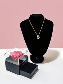 1 件优质永生玫瑰礼盒套装 - 持久保鲜永生玫瑰配“我爱你”项链、可重复使用小手提袋 | 为女性提供的贴心多功能礼物，浪漫与实用的完美融合 | 情人节、周年纪念日、返校节、圣诞节等节日的完美之选