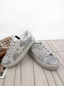 Urban Style Sneakers For Women, With A Striking And Shiny Design, Glitter-Covered Exterior, Gray Suede Star On The Side, Perfect For Adding Shine And Style To Any Casual Outfit, Available In Navy Blue And Silver - Bạc - Xem 2