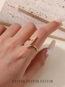 Anéis de aço inoxidável com zircônia cúbica listrada minimalista para mulheres, anel ajustável aberto antidesbotamento banhado a ouro 18K, joias com pingente de cor prata para casamento, acessórios para festas e férias, presentes para ela/mãe/melhores amigas