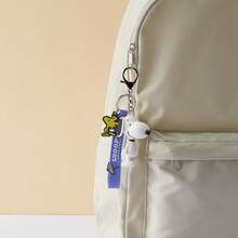 Móc khóa 3D MINISO Snoopy Summer Travel Series tư thế đi bộ. Thiết kế Snoopy đi bộ kinh điển, siêu dễ thương. Được làm từ chất liệu PVC chất lượng cao, thích hợp để treo vào chìa khóa hoặc túi xách (1 chiếc). - Nhiều màu - Xem 8