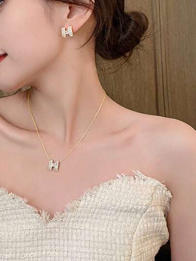 1 pièce Collier minimaliste lettre H, design étincelant de luxe, chaîne délicate pour la clavicule, nouvelle arrivée 2025