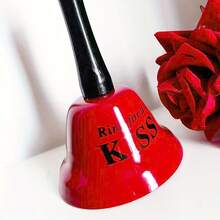 Ein roter Metallglocken-Dekorationsartikel, eine Weihnachts-Handkurbelglocke, eine lustige Handkurbelglocke, ein Heimdekoration-Artikel, eine Outdoor-Festival-Dekoration, geeignet für Tischdekoration Zuhause, Eventrequisiten und Partyspiele, romantische Zusammenkünfte und zum Schaffen einer fröhlichen Atmosphäre, geeignet als Weihnachtsgeschenk, Valentinstag-Geschenk, ein perfektes Festivalgeschenk, ein delikates Geschenk für Verwandte und Freunde