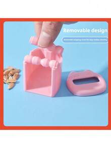 1个葵花籽剥壳工具，采用ABS材质制成，颜色（红色、灰色）适用于客厅、户外、房间、学校、家用瓜子剥壳器、开瓶器、厨房配件，送给朋友、女朋友、兄弟、女友的礼物，返校季节（表面有些轻微划痕属于正常现象）