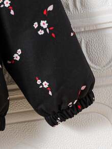 Dziewczęca ciepła kurtka z kapturem w kwiatowy wzór