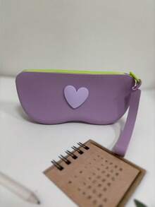 قطعة واحدة من حافظة نظارات من السيليكون مع سحاب، علبة نظارات شمسية. حقيبة تجميل متعددة الاستخدامات ذات سعة كبيرة، حقيبة تخزين، كيس تخزين، حقيبة للأشياء الصغيرة، مع حبل معلق للتعليق. يمكن أن تحتوي على نظارات، فرش مكياج، طلاء أظافر، قطع نقدية صغيرة، سلاسل مفاتيح، كابلات بيانات، إلخ. مناسبة للسفر والمنزل والمدرسة والتنقل. هدايا للنساء، هدايا عيد الميلاد، أفكار هدايا للنساء