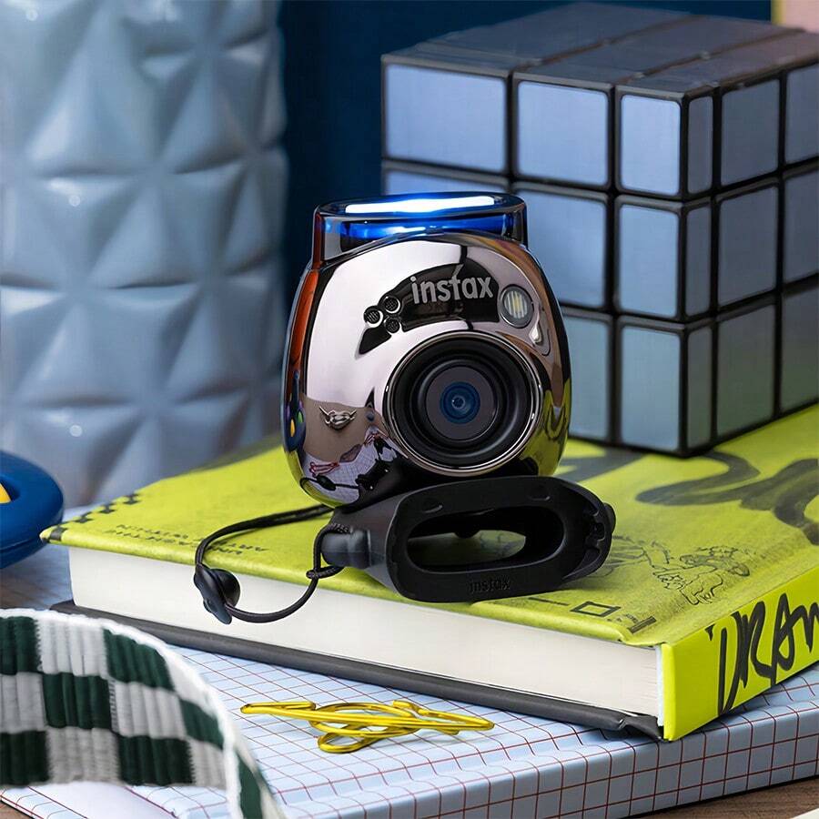 FujiFilm Cámara inteligente Pal con sensor CCD, captura de fotos instantáneas en HD, conexión Bluetooth, control por aplicación, tamaño de la palma de la mano, impresión instantánea, color negro (limitado) - Gentleman Black (negro limitado) - Ver 1