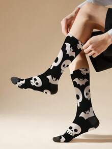 1 par de calcetines negros y blancos con elementos espeluznantes de Halloween - Divertidos y festivos, de poliéster elástico, suaves al tacto y duraderos, regalo de Halloween para adultos y niños