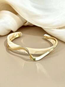 1pc Fashionable Elegant Minimalist Resin Wavy Design Bangle Bracelet, Unique Personalized, Luxe Vibe, Versatile Wear For Women Daily And Festivals