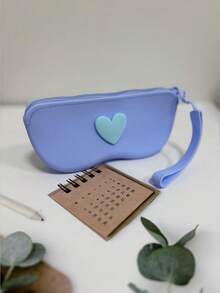 قطعة واحدة من حافظة نظارات من السيليكون مع سحاب، علبة نظارات شمسية. حقيبة تجميل متعددة الاستخدامات ذات سعة كبيرة، حقيبة تخزين، كيس تخزين، حقيبة للأشياء الصغيرة، مع حبل معلق للتعليق. يمكن أن تحتوي على نظارات، فرش مكياج، طلاء أظافر، قطع نقدية صغيرة، سلاسل مفاتيح، كابلات بيانات، إلخ. مناسبة للسفر والمنزل والمدرسة والتنقل. هدايا للنساء، هدايا عيد الميلاد، أفكار هدايا للنساء