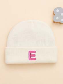 1 peça de gorro de malha branca com estampa de letras rosa bebê, moderno e fofo, macio e confortável, quente, adequado para bebês de 0 a 6 meses, uso diário no outono/inverno