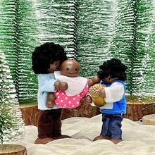4 Piece Jointed Wooden Doll Family Set With Flexible Limb For Role Play