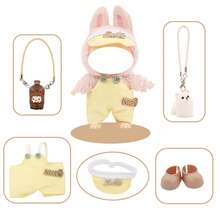 Latzhose, Hutset mit Wasserflasche Anhänger, Hund Anhänger, Schuhe (ohne Plüschpuppe, nur Kleidung und Accessoires)