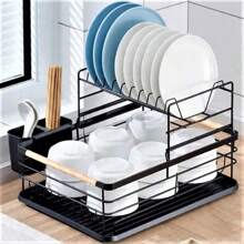 Suport de uscare a vaselor premium cu 2 niveluri – Metal alb-negru cu mânere din lemn, organizator de bucătărie de mare capacitate și scurgător de blat cu tavă detașabilă pentru scurgere și suport dublu pentru tacâmuri – Suport de vase rezistent la rugină, modern, care economisește spațiu, pentru farfurii, boluri, ustensile și multe altele.