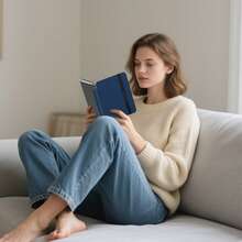 Capa Compatível com Kindle 6" 2022/2024/Kindle Paperwhite 6.8" 2021/Kindle Paperwhite 7" 2024 Lançado, Couro PU Premium + Capa Traseira de TPU Macio Transparente com Função Dormir/Despertar Automática para Kindle 2024/2022 11th Geração.