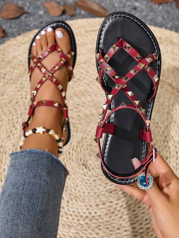 Damen Flache Sandalen, Sommer Zehentrenner mit offenem Zehenriemen und Schnalle mit Metallnieten, einfarbige Strand Kreuzriemen Sandalen, geeignet für atmungsaktive minimalistische vielseitige Mode Sandalen, Urlaubs-Reise Römersandalen, Punk Rock Stil Damen Flache Sandalen