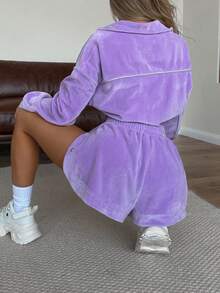 2 piezas Conjunto de pantalones cortos de mujer de unicolor con botones, textura de terciopelo, estilo de moda deportivo y de calle, para otoño/primavera - Morado - Ver 6