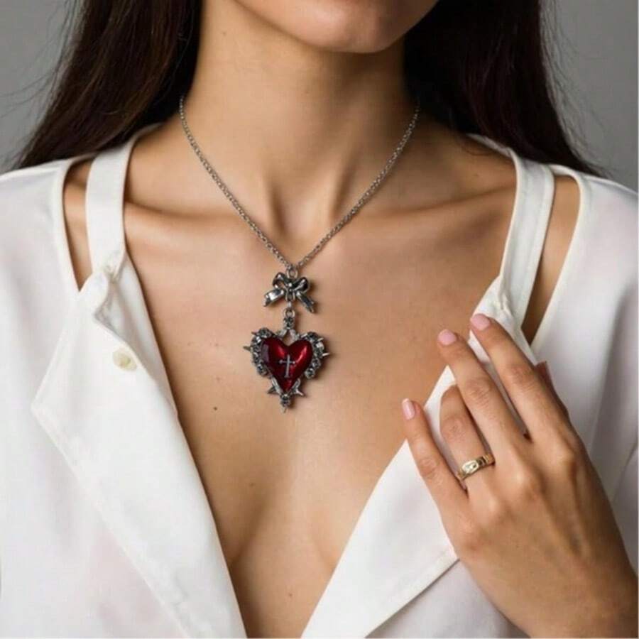 1pc Vintage Gothic Thorn Heart Cross Butterfly Pendant Necklace, Women's Fashion Jewelry Accessory, Suitable For Party, Halloween Wear, Dark Personalized Necklace