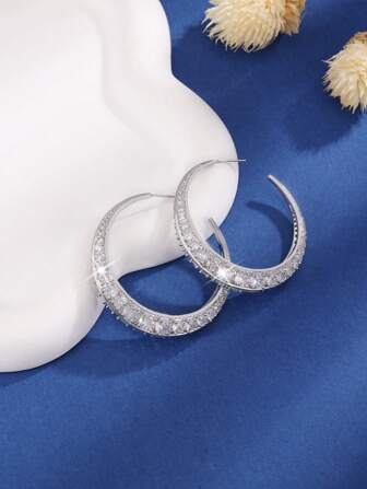 1 par de pendientes de aro en forma de C con diamantes micro-incrustados, adecuados para usar en días festivos