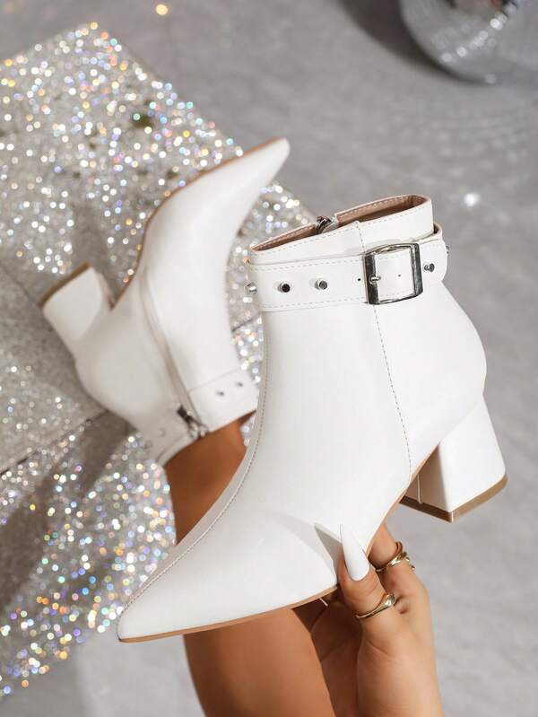 Damen Mode Ankle Boots, minimalistisches weißes Design, Metallschnallen Dekor, spitze Zehenkappe mit Blockabsatz Stiefeletten, geeignet für Herbst/Winter, Pendeln, Einkaufen, vielseitig zu Jeans, Kleidern, Mänteln kombinierbar, Absatzhöhe 6 cm Ankle Boots