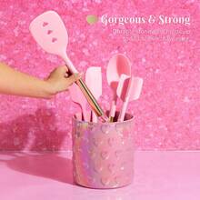 Paris Hilton Embossed Hearts Ceramic Utensil Crock, Fits Up To 18 Kitchen Gadgets, Multipurpose Holder, Decorative Vase, Pink Iridescent - Hồng - Xem 3