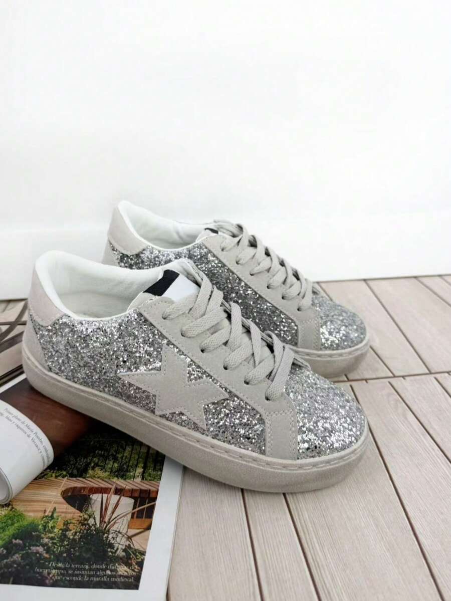 Urban Style Sneakers For Women, With A Striking And Shiny Design, Glitter-Covered Exterior, Gray Suede Star On The Side, Perfect For Adding Shine And Style To Any Casual Outfit, Available In Navy Blue And Silver - Bạc - Xem 1