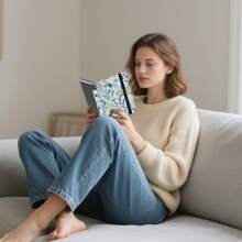 Capa Compatível com Kindle 6" 2022/2024/Kindle Paperwhite 6.8" 2021/Kindle Paperwhite 7" 2024 Lançado, Couro PU Premium + Capa Traseira de TPU Macio Transparente com Função Dormir/Despertar Automática para Kindle 2024/2022 11ª Geração.