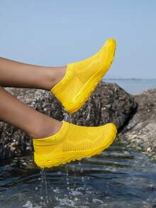 ZVB Barefoot-Friendly Water Shoes, Soft-Soled Women's Beach Shoes For Swimming, Diving, Outdoor Quick-Dry Summer Sandals, Fishing Water Shoes, Non-Slip & Breathable - 黃色 - 查看 11