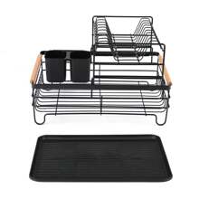 Suport de uscare a vaselor premium cu 2 niveluri – Metal alb-negru cu mânere din lemn, organizator de bucătărie de mare capacitate și scurgător de blat cu tavă detașabilă pentru scurgere și suport dublu pentru tacâmuri – Suport de vase rezistent la rugină, modern, care economisește spațiu, pentru farfurii, boluri, ustensile și multe altele.