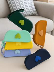 قطعة واحدة من حافظة نظارات من السيليكون مع سحاب، علبة نظارات شمسية. حقيبة تجميل متعددة الاستخدامات ذات سعة كبيرة، حقيبة تخزين، كيس تخزين، حقيبة للأشياء الصغيرة، مع حبل معلق للتعليق. يمكن أن تحتوي على نظارات، فرش مكياج، طلاء أظافر، قطع نقدية صغيرة، سلاسل مفاتيح، كابلات بيانات، إلخ. مناسبة للسفر والمنزل والمدرسة والتنقل. هدايا للنساء، هدايا عيد الميلاد، أفكار هدايا للنساء