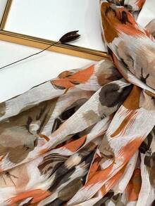 1条印花女士围巾，轻盈透气，流苏披肩，优雅时尚的女士真丝围巾，用途广泛，适合春夏户外防晒、沙滩披肩、连衣裙头巾等。 - 咖啡棕 - 查看 5