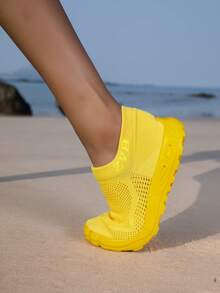 ZVB Barefoot-Friendly Water Shoes, Soft-Soled Women's Beach Shoes For Swimming, Diving, Outdoor Quick-Dry Summer Sandals, Fishing Water Shoes, Non-Slip & Breathable - 黃色 - 查看 3
