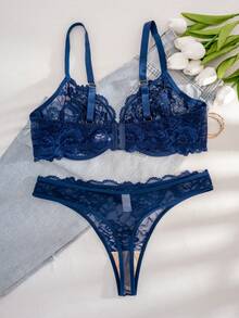 1 套女士加大码纯色蕾丝钢圈文胸和内裤套装，提升型