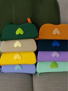 قطعة واحدة من حافظة نظارات من السيليكون مع سحاب، علبة نظارات شمسية. حقيبة تجميل متعددة الاستخدامات ذات سعة كبيرة، حقيبة تخزين، كيس تخزين، حقيبة للأشياء الصغيرة، مع حبل معلق للتعليق. يمكن أن تحتوي على نظارات، فرش مكياج، طلاء أظافر، قطع نقدية صغيرة، سلاسل مفاتيح، كابلات بيانات، إلخ. مناسبة للسفر والمنزل والمدرسة والتنقل. هدايا للنساء، هدايا عيد الميلاد، أفكار هدايا للنساء