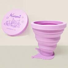 MINISO Sanrio Kuromi Faltbecher Kulturtasche-Set. Das lila Farbschema ist super auffallend. Der Faltbecher spart Platz, kombiniert mit einer tragbaren Zahnbürste mit Kuromi Muster. (1 Stück)