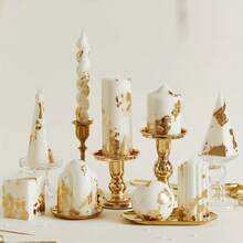 1 Stück handgefertigte goldfoliierte weiße Kerze, geruchlos & rauchfrei, künstlerisch & hochwertig, aus Sojawachs hergestellt, geeignet für Heimdekoration, Geschenke, Vatertag, Thanksgiving, Geburtstagsfeiern, kann 40 Stunden brennen, Größe und Platzierung der Goldfolie können variieren, zufällig versendet