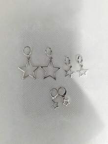 Juego de 3 piezas de abrazaderas de oreja con estrellas huecas de metal plateado. Con un diseño minimalista, con diferentes tamaños adecuados para varios estilos. Tiene un diseño exclusivo, es versátil para el uso diario y evita estilos que choquen. - Plateado - Ver 7