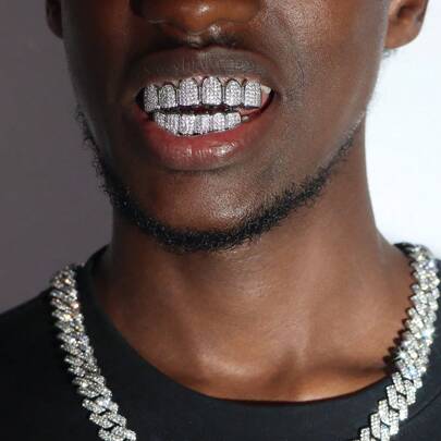 Juego de Grillz de dientes de estilo hip hop para unisex, tapa de dientes de color plata desmontable para la parte superior e inferior de la boca, joyería de moda para el Body