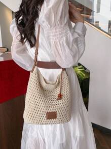 1 件女士斜挎包，配有长肩带，轻巧便捷，简约设计，米色面料，涤纶衬里，非常适合日常使用和旅行