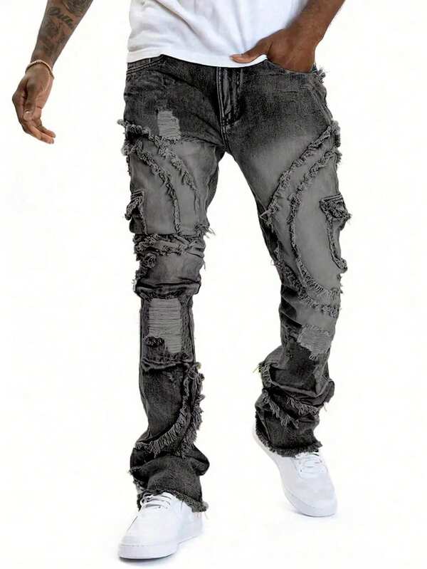 Calça jeans skinny flare masculina com bolso e acabamento desfiado