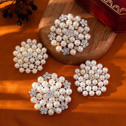 1 pieza Elegante broche de aleación de zinc con perlas falsas y cristales, adecuado para uso diario, banquetes, bodas, fiestas, accesorios de oficina, camisas, chaquetas, joyería, ropa de Navidad, Halloween, regalos para maestros, accesorios de Halloween, accesorios de disfraces, encantos para bolsos