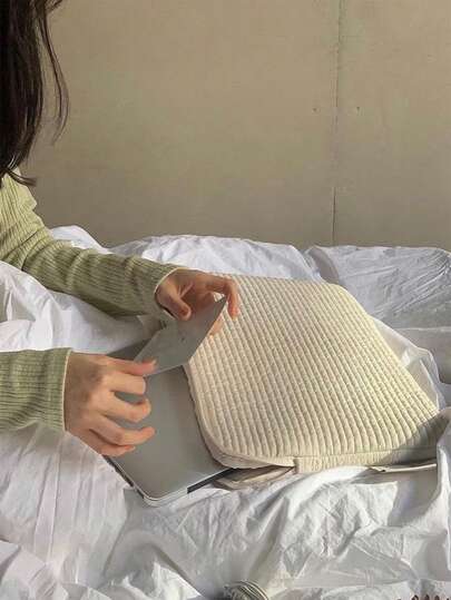 1 件绗缝时尚大容量多功能防震防摔加厚内袋，超轻柔软，舒适便捷，适合大学生返校季笔记本电脑包女士 书包大学必备笔记本电脑内袋