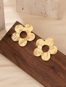 1 Pair Exaggerated Hollow Design Women's Earrings, European And American Style - White Gold Geometric Earrings - View 19