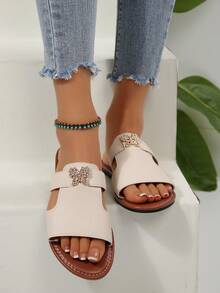 صنادل خارجية عصرية للمراهقين مزينة بفراشة وإكسسوارات من الراين، متعددة الاستخدامات للربيع والصيف والخريف والشتاء - أبيض - مشاهدة 3