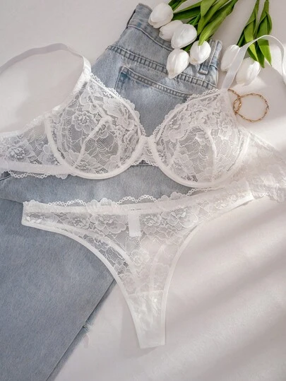 1 套女士加大码纯色蕾丝钢圈舒适文胸套装，提升