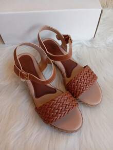 Sandalia Anabela Trançada plataforma salto 4 cm Confortável e Elegante para o Dia a Dia Estilo Country Americano de Couro - Caramelo - Visão 2
